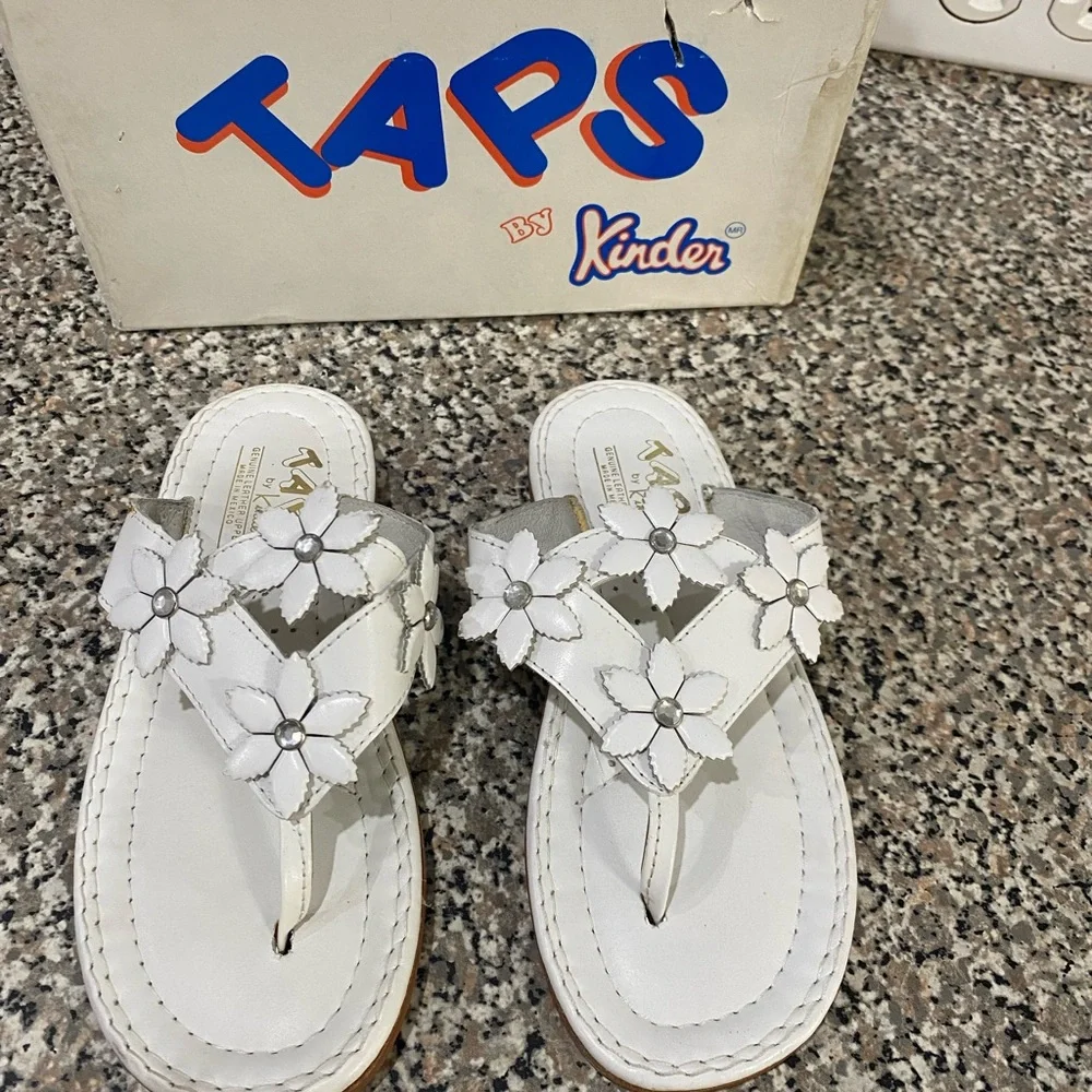 Taps by kinder Beautiful Girls sandals size 10